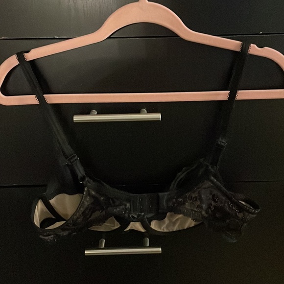 Black lace bra- 36B - Picture 4 of 5